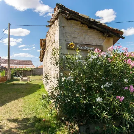 La Charronniere: La P'tite Boulangerie *